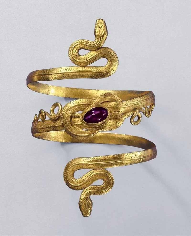 The Timeless Beauty of Greek Jewelry: Exploring Ancient Artistry