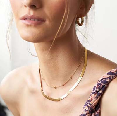 How to wear multiple necklaces ?