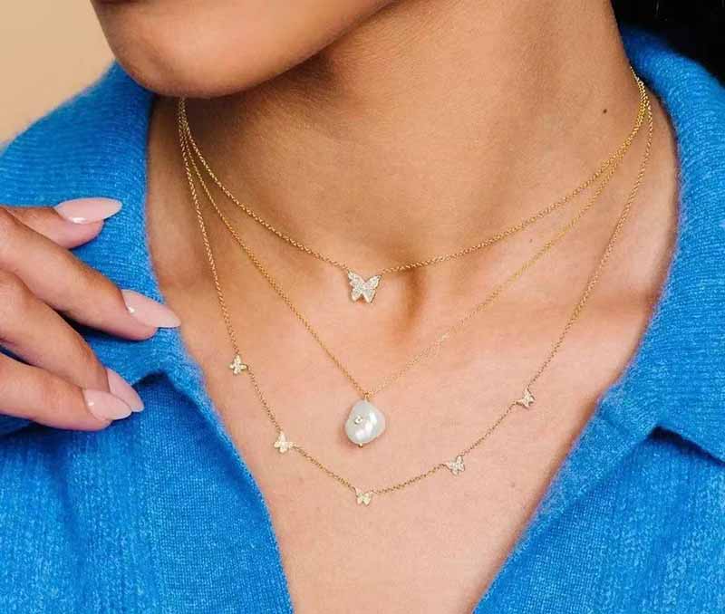 How to wear multiple necklaces ?