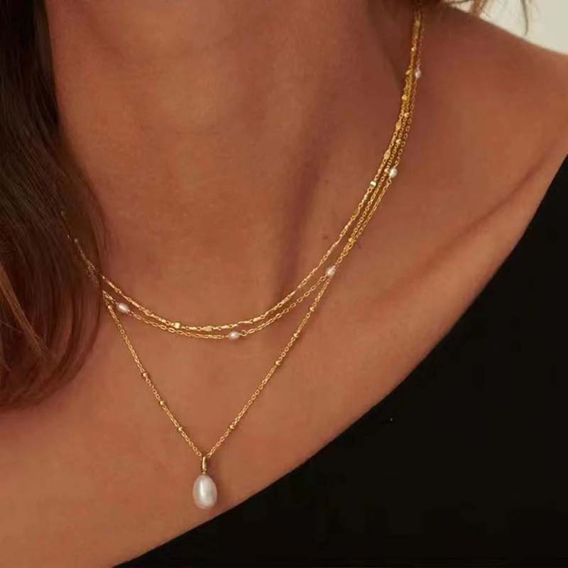 How to wear multiple necklaces ?