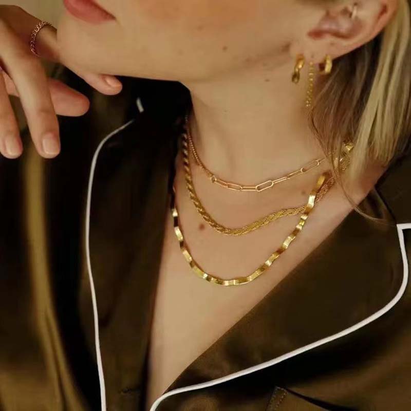 How to wear multiple necklaces ?
