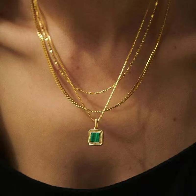 How to wear multiple necklaces ?