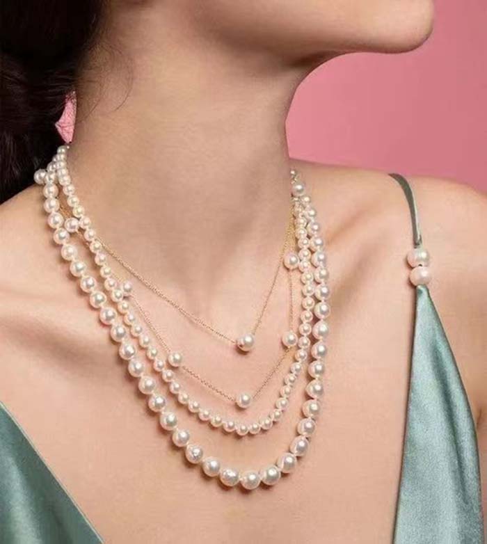 How to wear multiple necklaces ?