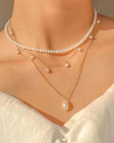 How to wear multiple necklaces ?