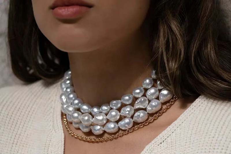 How to wear multiple necklaces ?