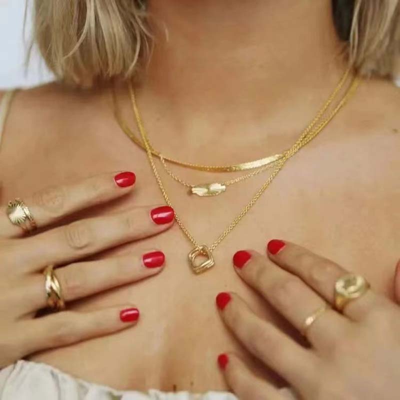 How to wear multiple necklaces ?