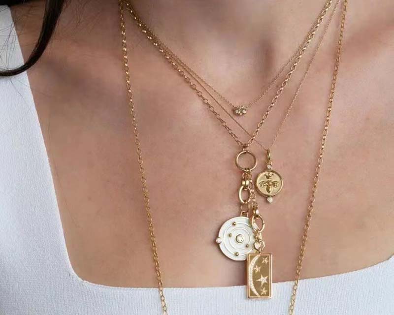 How to wear multiple necklaces ?