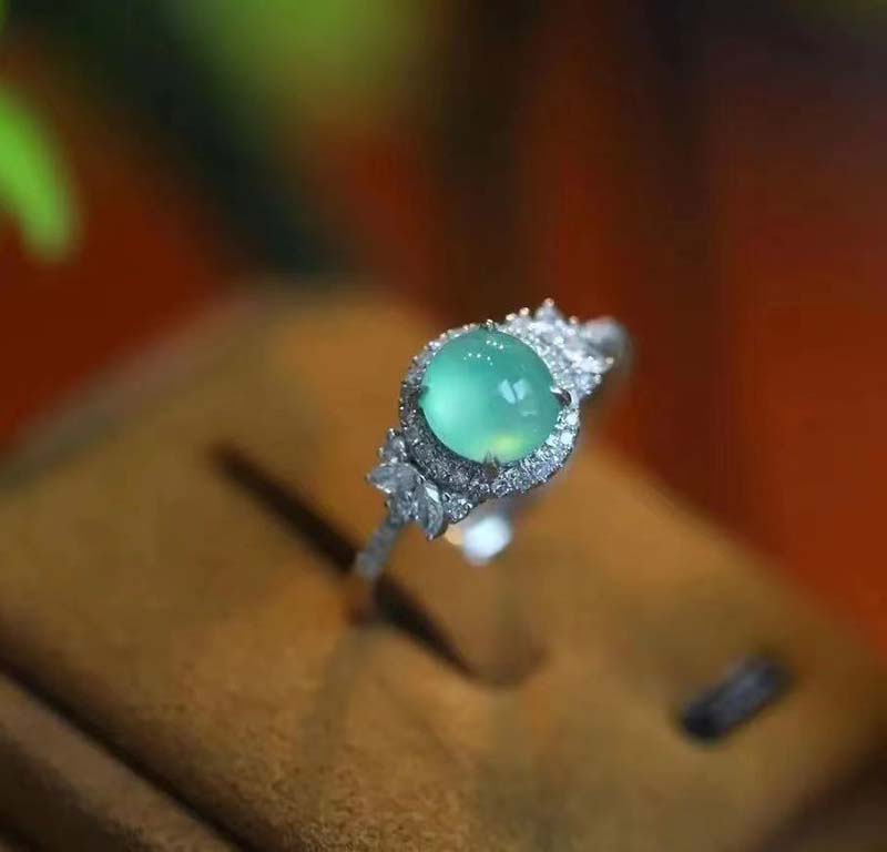 Best Diamond Alternatives for Your Engagement Ring