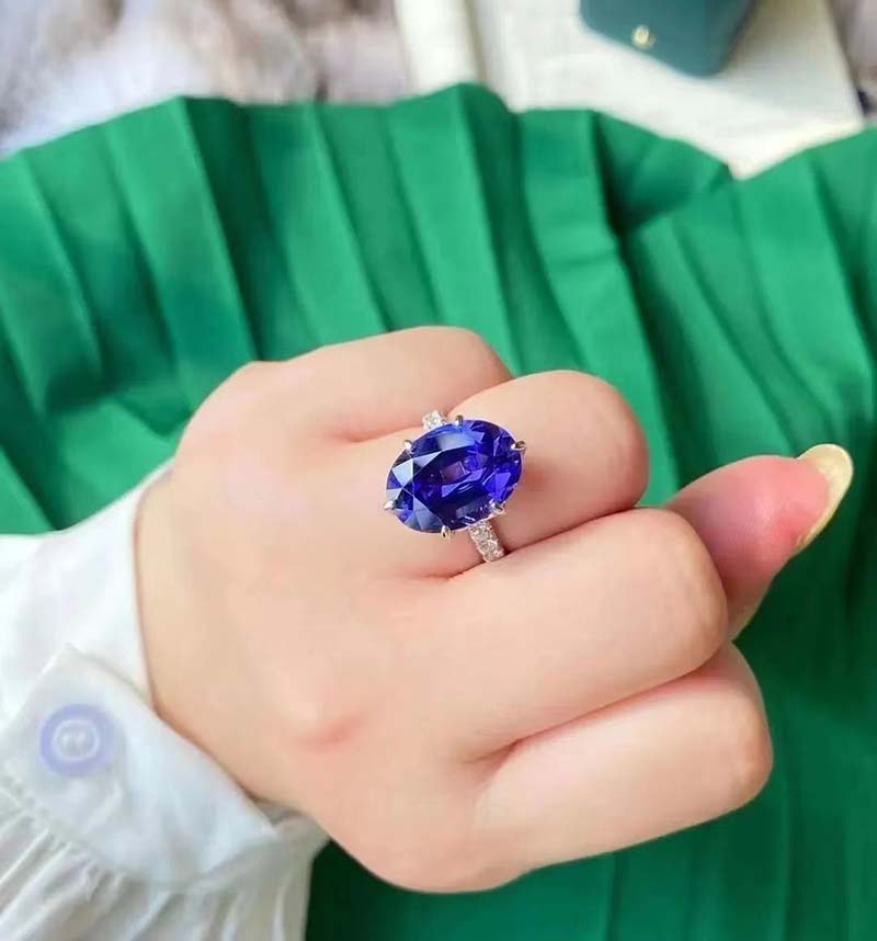 Best Diamond Alternatives for Your Engagement Ring