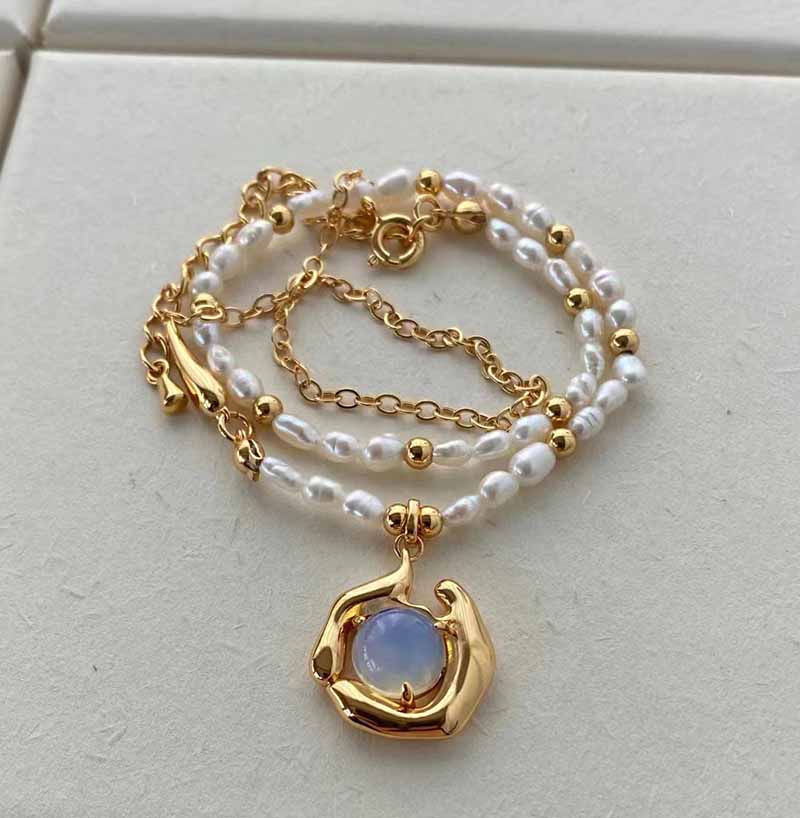How can you buy the quality of freshwater pearls?