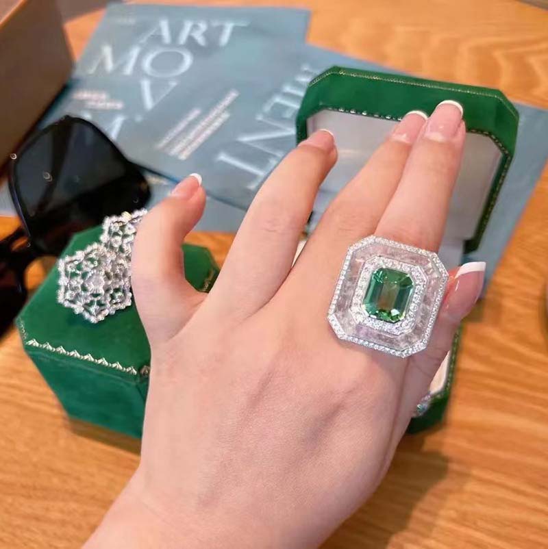 What is stacking jewelry?
