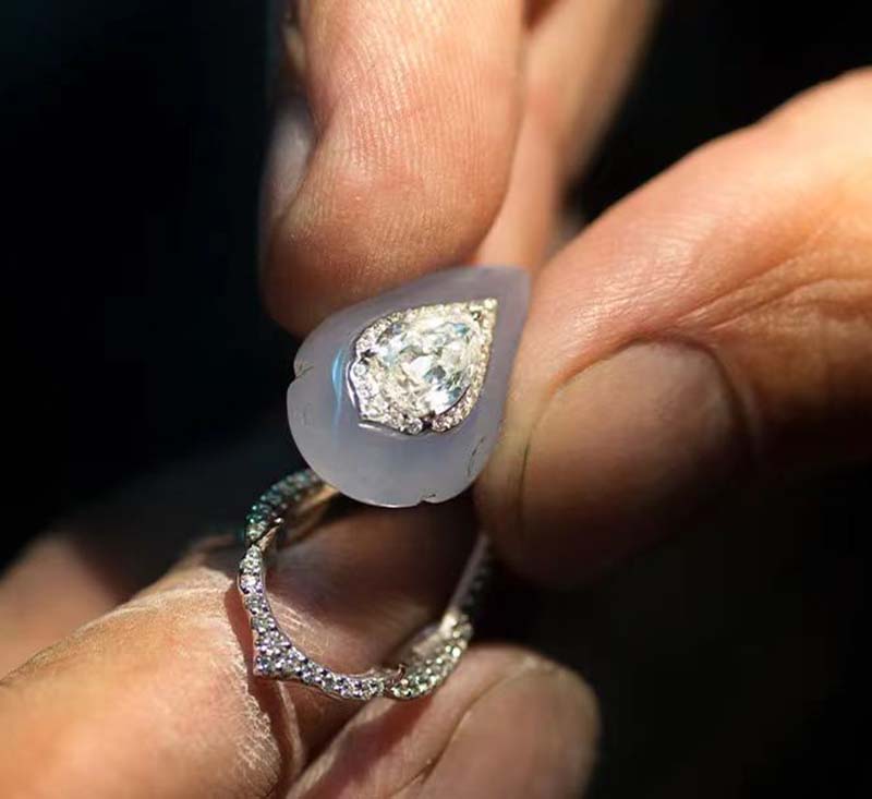 What is stacking jewelry?