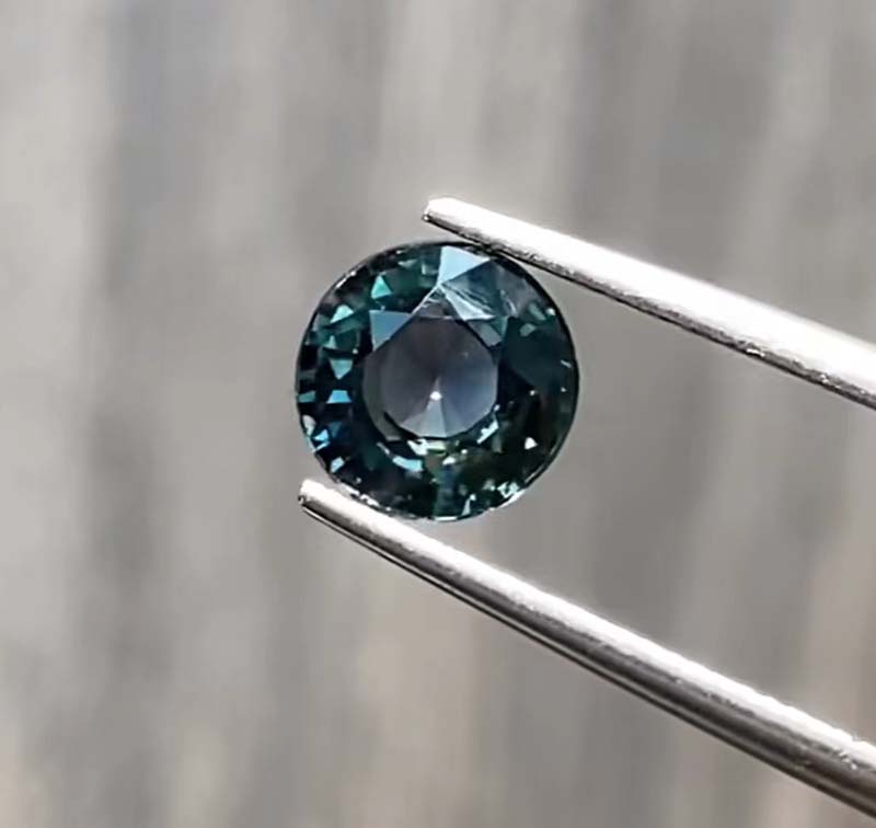 How to make jewellery more beautiful by cutting gemstones?