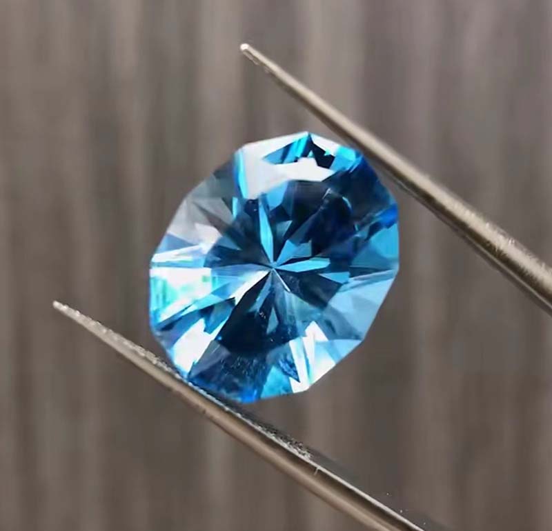 How to make jewellery more beautiful by cutting gemstones?