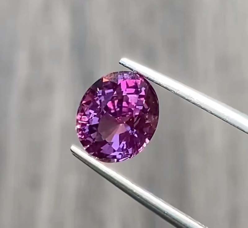 How to make jewellery more beautiful by cutting gemstones?