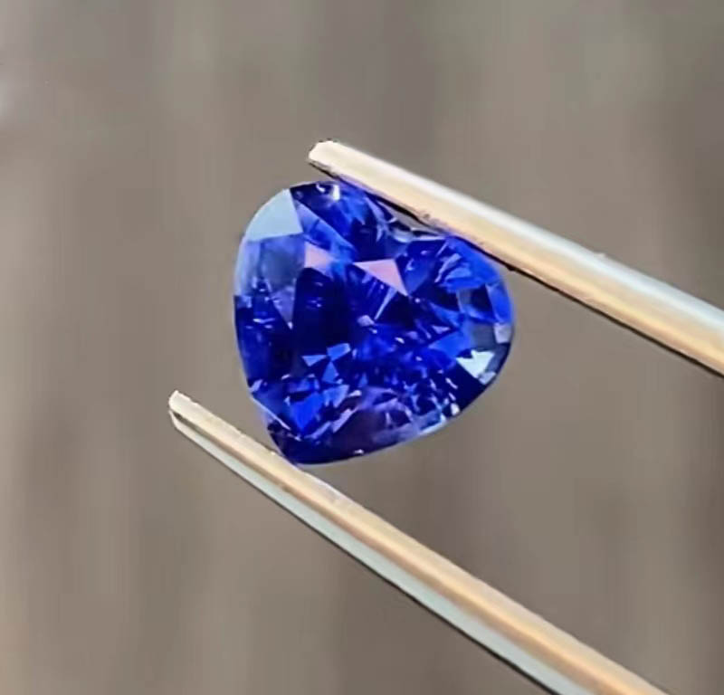 How to make jewellery more beautiful by cutting gemstones?