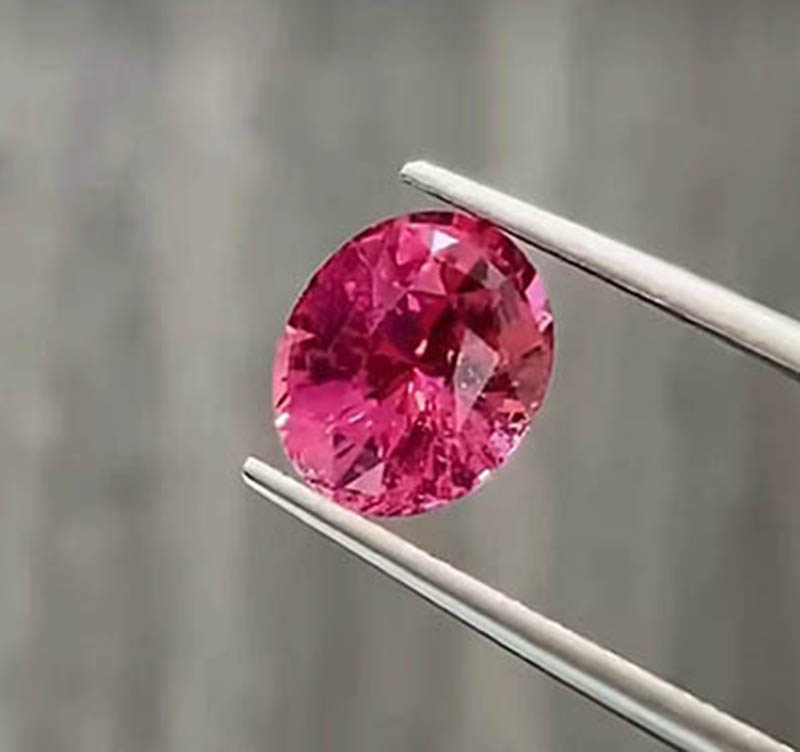 How to make jewellery more beautiful by cutting gemstones?