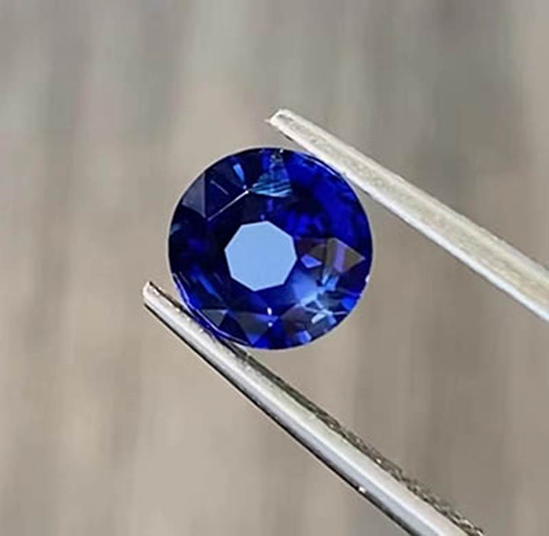 How to make jewellery more beautiful by cutting gemstones?