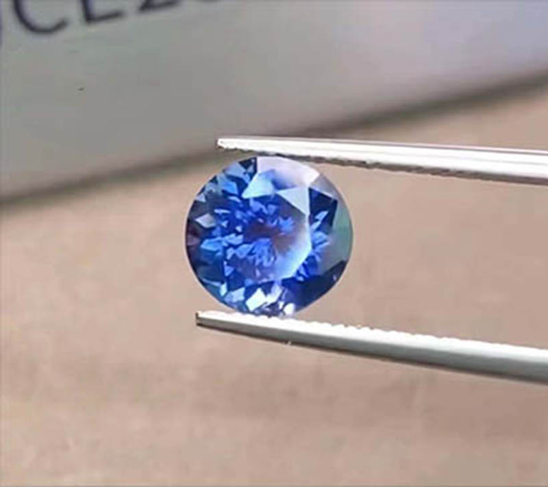 How to make jewellery more beautiful by cutting gemstones?