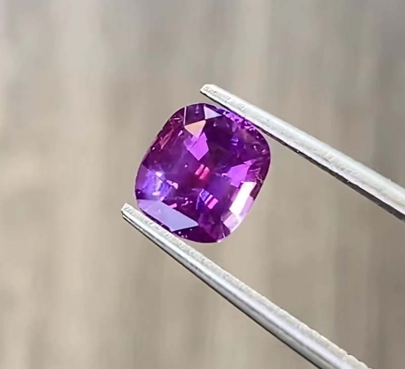 How to make jewellery more beautiful by cutting gemstones?