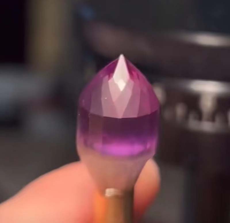 How to make jewellery more beautiful by cutting gemstones?
