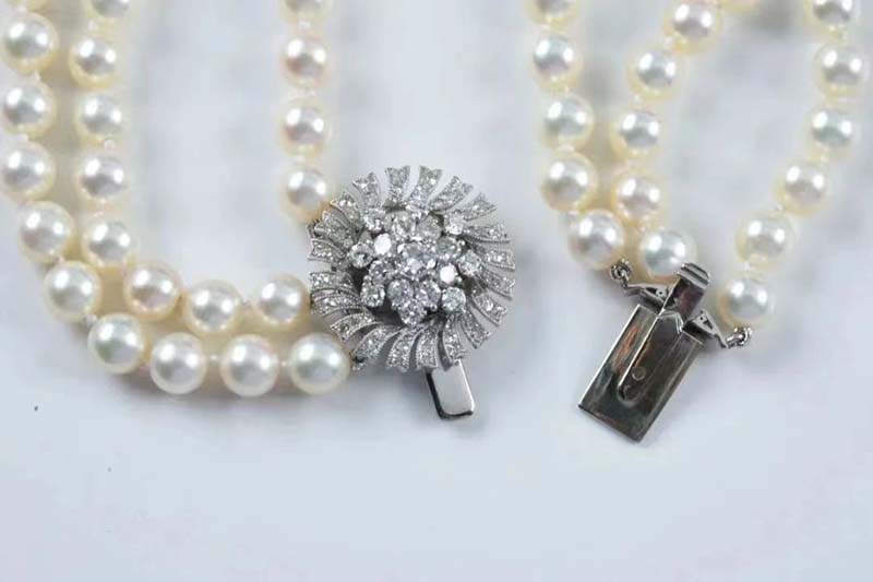 What are the most popular necklace clasps?