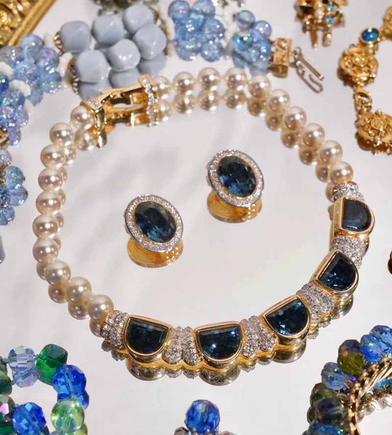 What are the most popular necklace clasps?