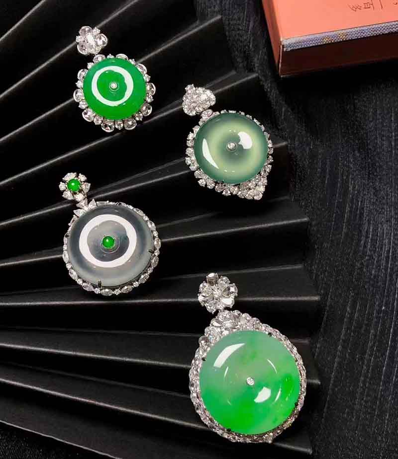 How can I select a high-quality jadeite necklace?