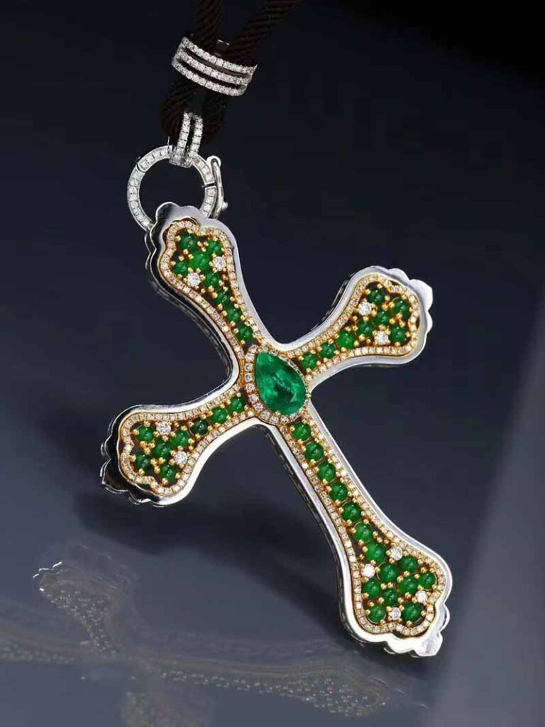 How can I select a high-quality jadeite necklace?