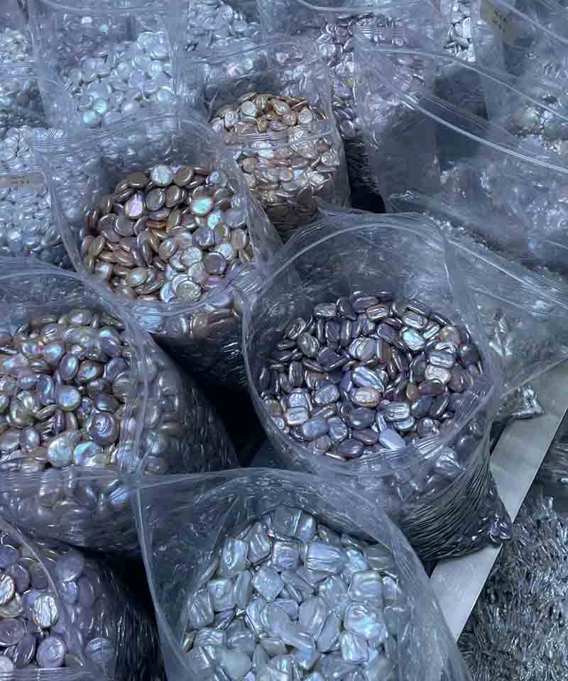 Where do the highest quality pearls come from?