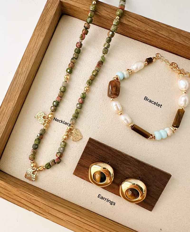 We help our clients to sell Chinese jewelry to the world to earn dollars