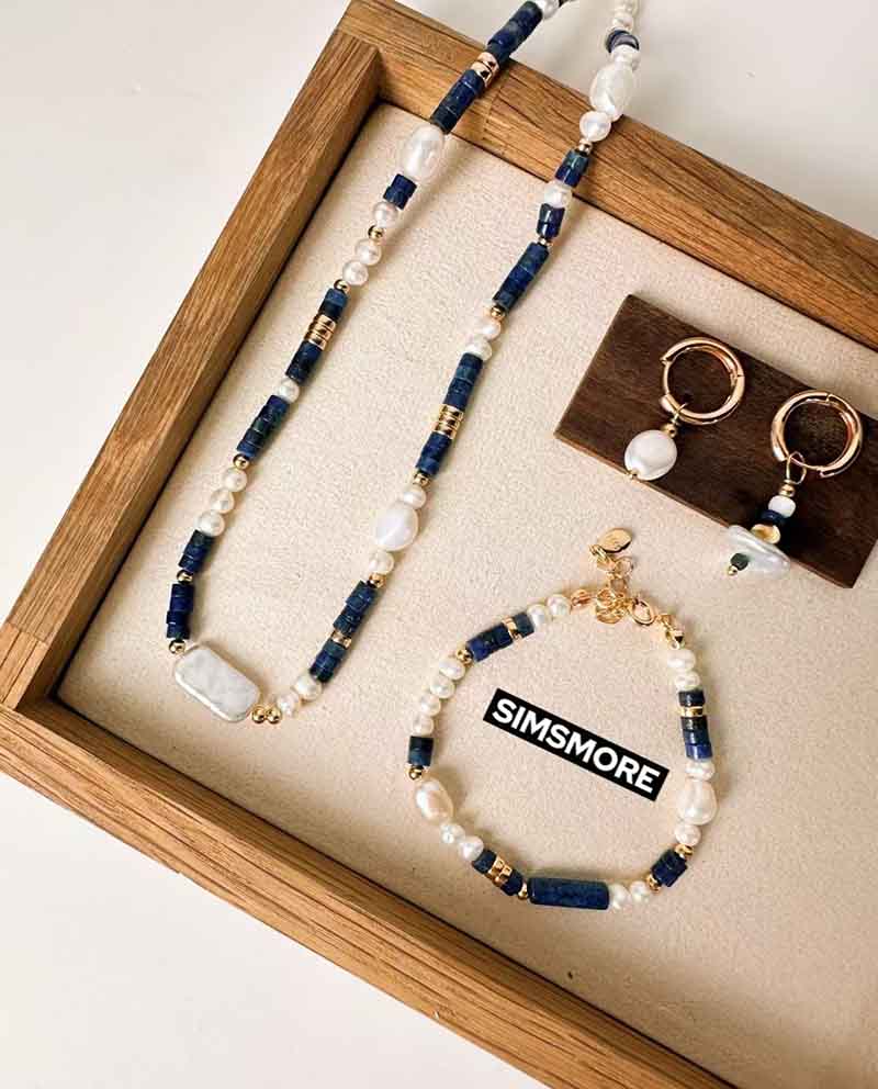 We help our clients to sell Chinese jewelry to the world to earn dollars