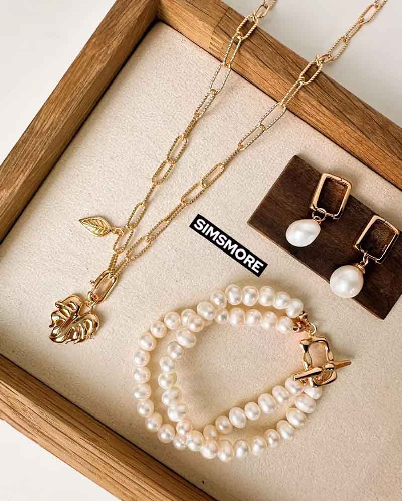We help our clients to sell Chinese jewelry to the world to earn dollars