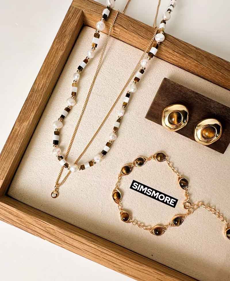 We help our clients to sell Chinese jewelry to the world to earn dollars