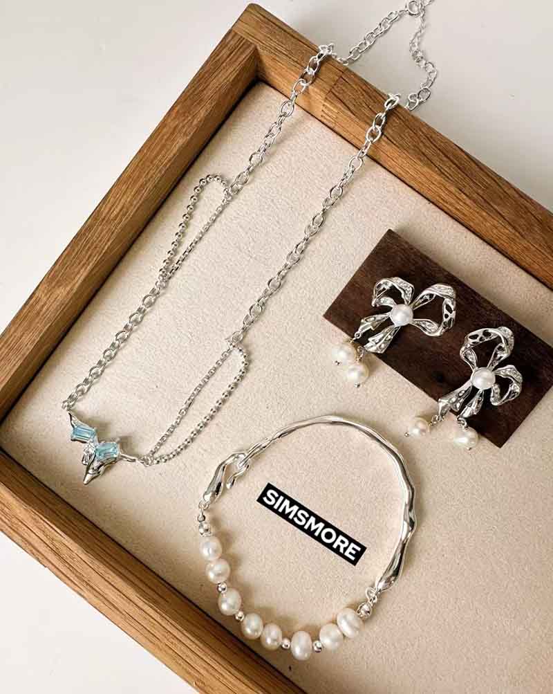 We help our clients to sell Chinese jewelry to the world to earn dollars