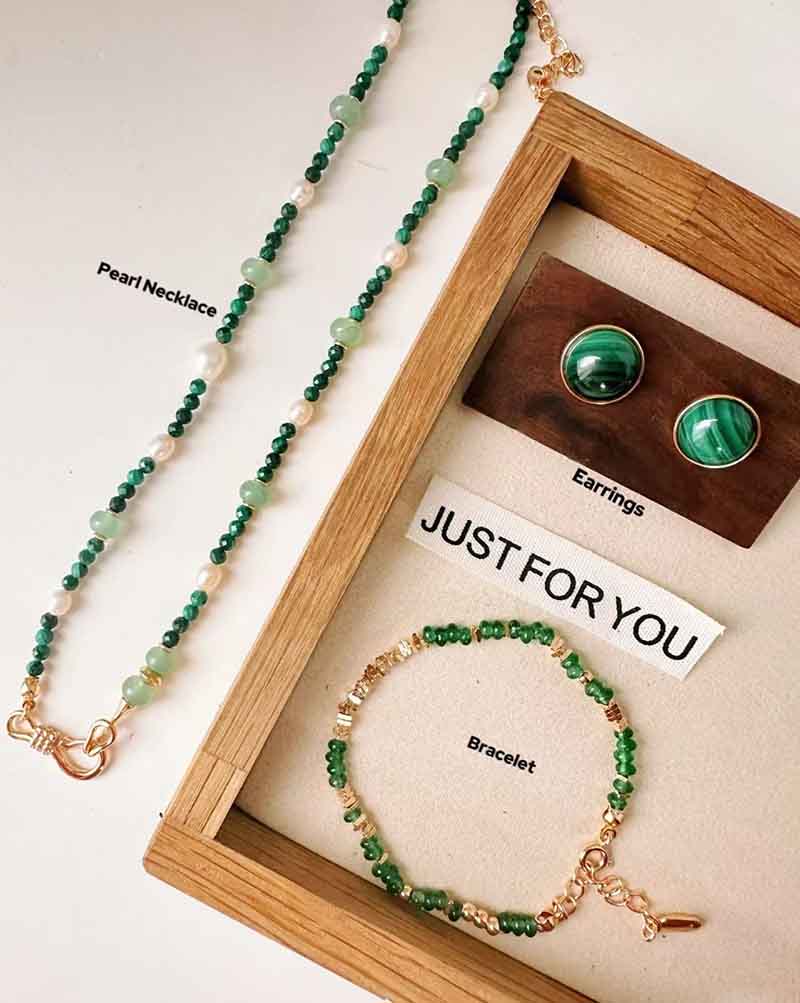 We help our clients to sell Chinese jewelry to the world to earn dollars