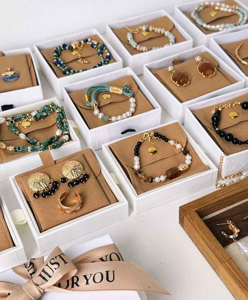We help our clients to sell Chinese jewelry to the world to earn dollars